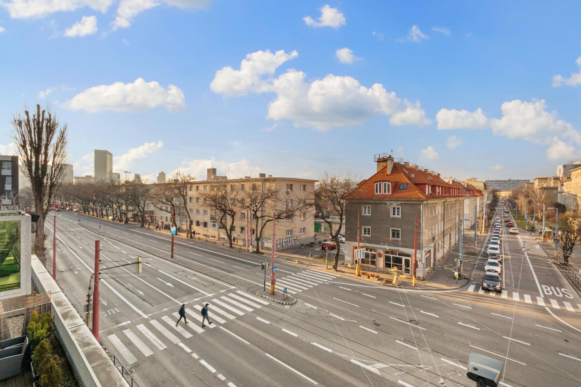 Lam Safari - Balcony - Ac - Free Parking Apartment Bratislava Exterior foto
