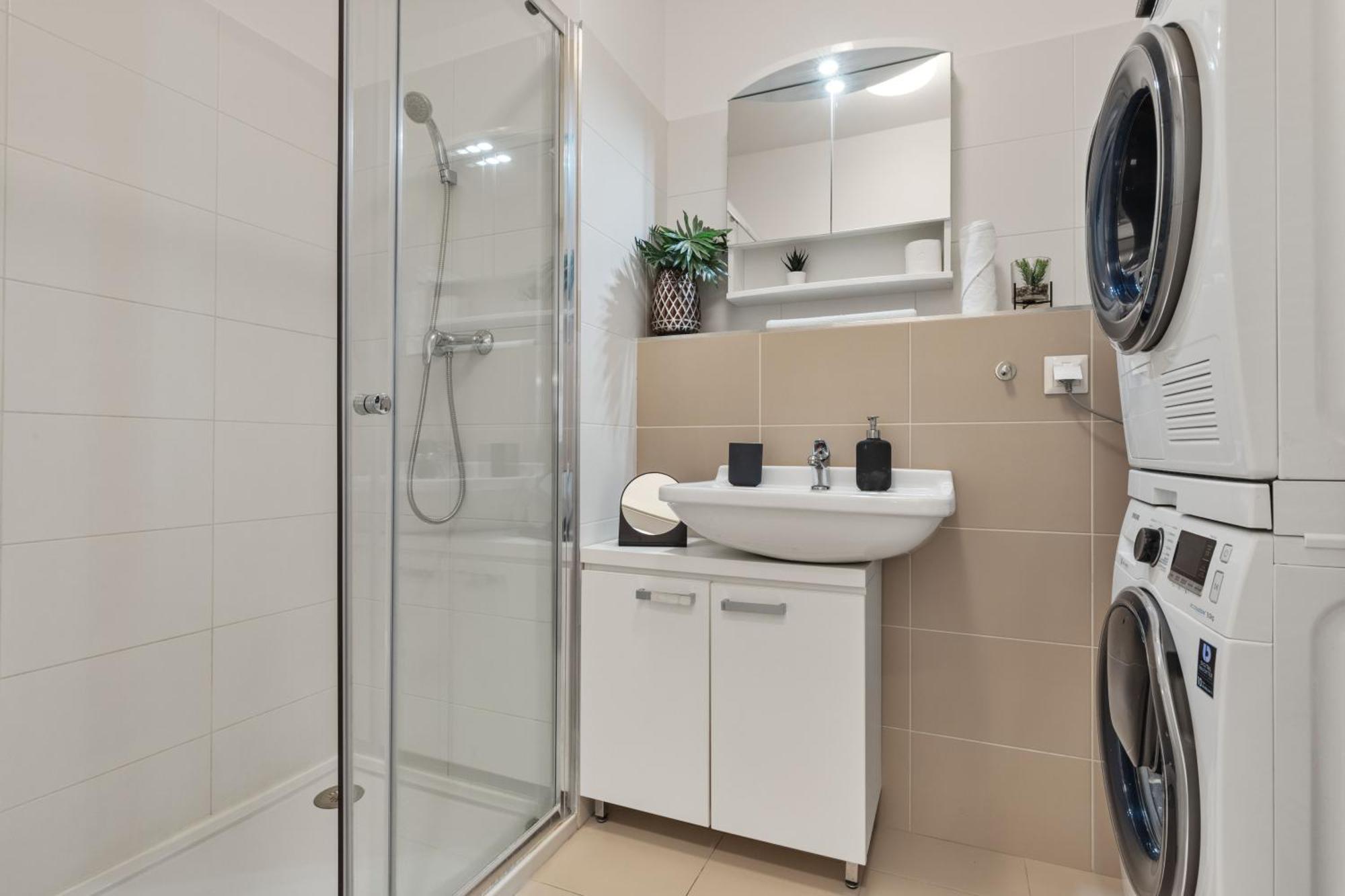 Lam Safari - Balcony - Ac - Free Parking Apartment Bratislava Exterior foto