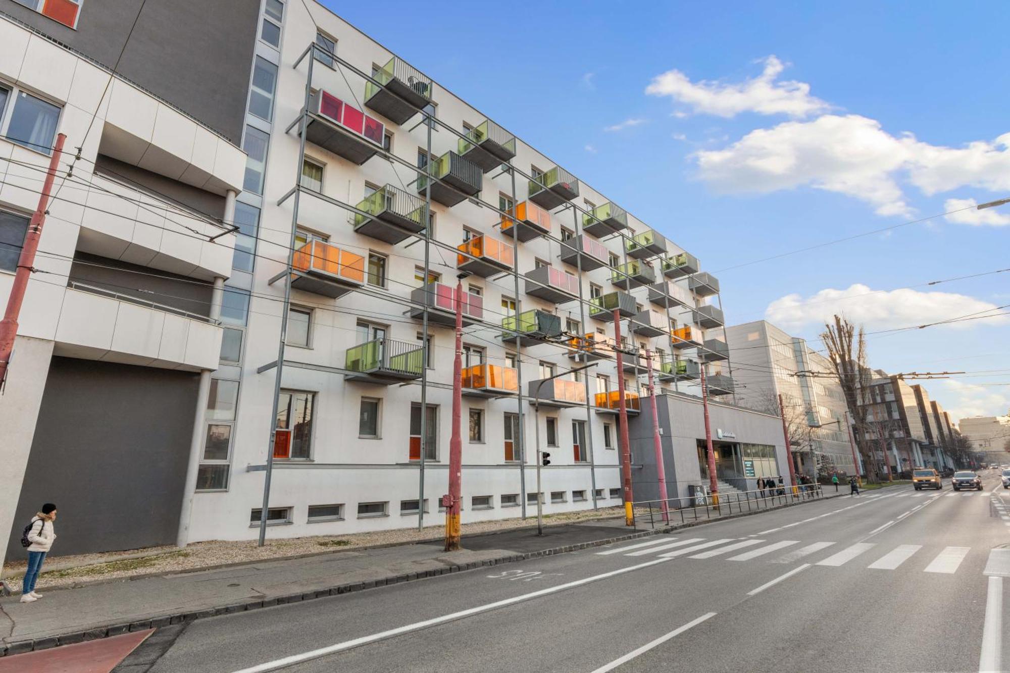 Lam Safari - Balcony - Ac - Free Parking Apartment Bratislava Exterior foto